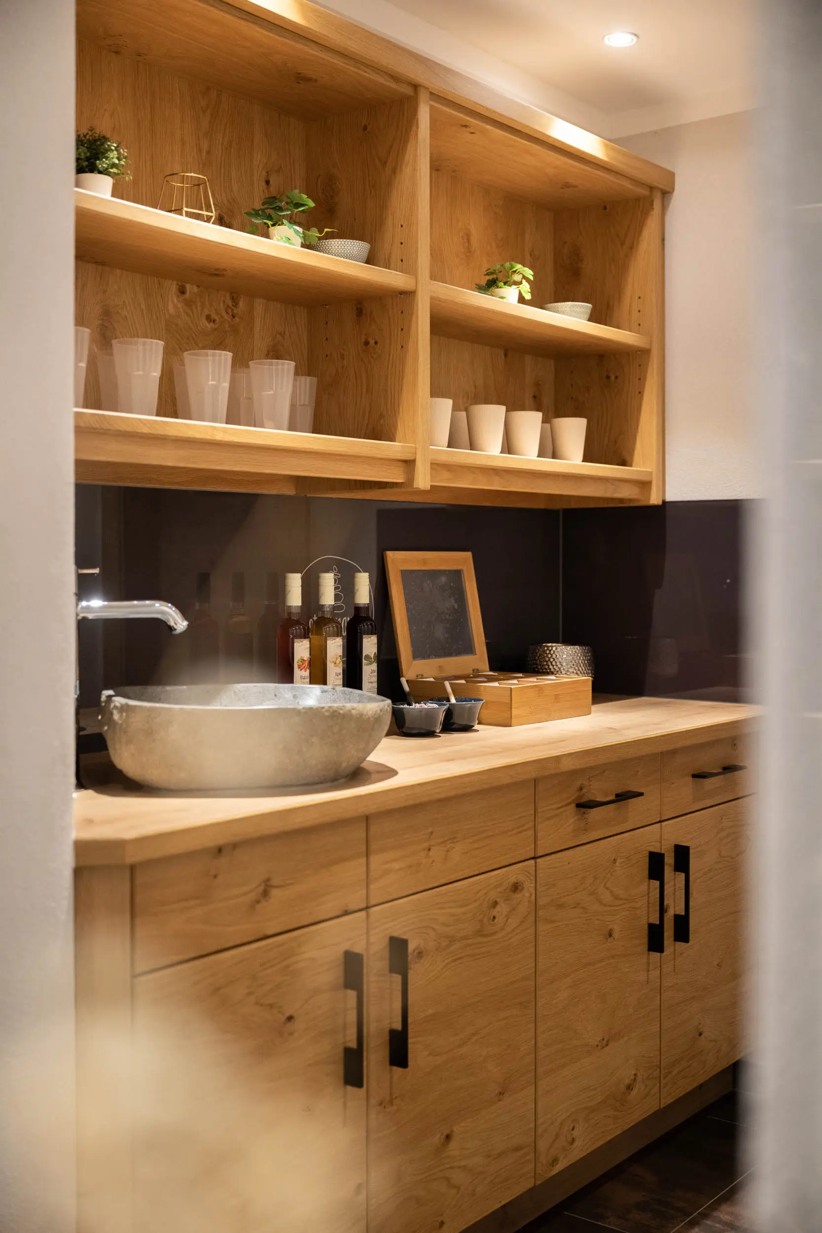andreschoenherr__NZ90098 Bio-Teebar mit Tassen im stoanmandl Spa