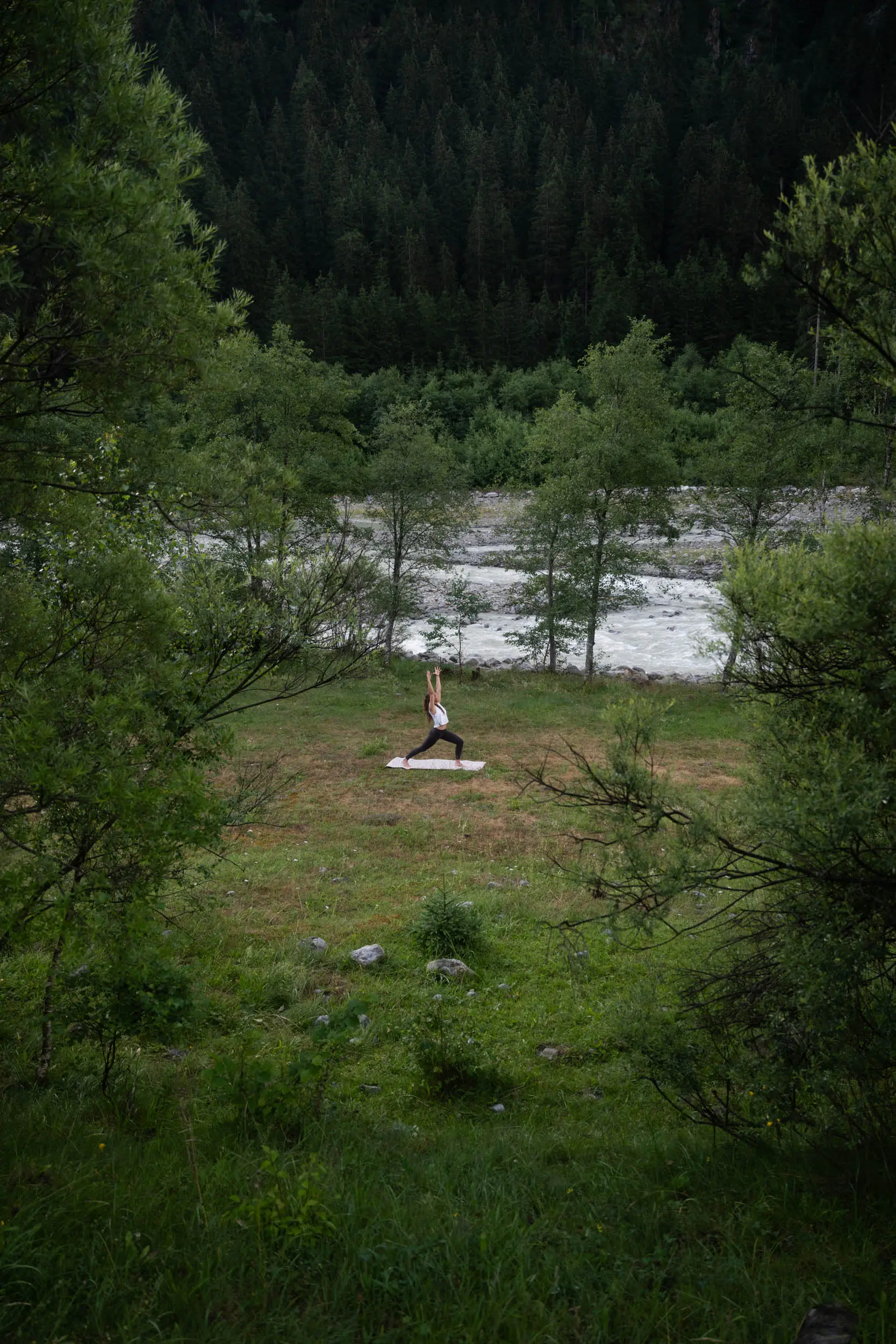 andreschoenherr__NZ91641 Wasser und Wald – Naturplatz für Yoga im Stubaital