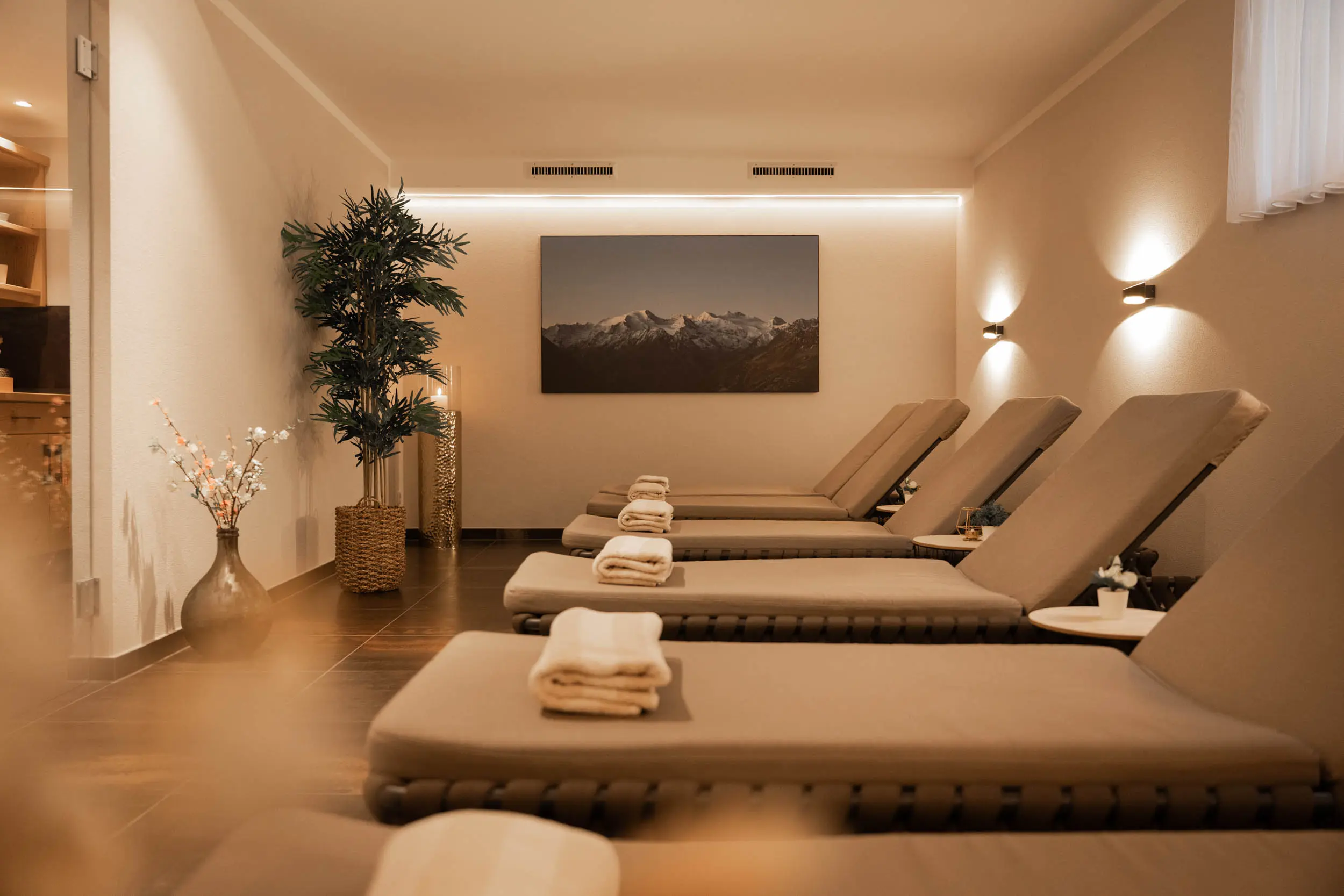 andreschoenherr__NZ99566 Ruheraum mit Liegen im stoanmandl Spa